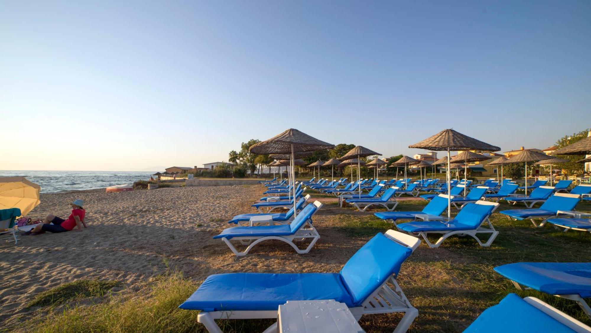 Unique Residence Hotel Golf And Spa Сёке Экстерьер фото
