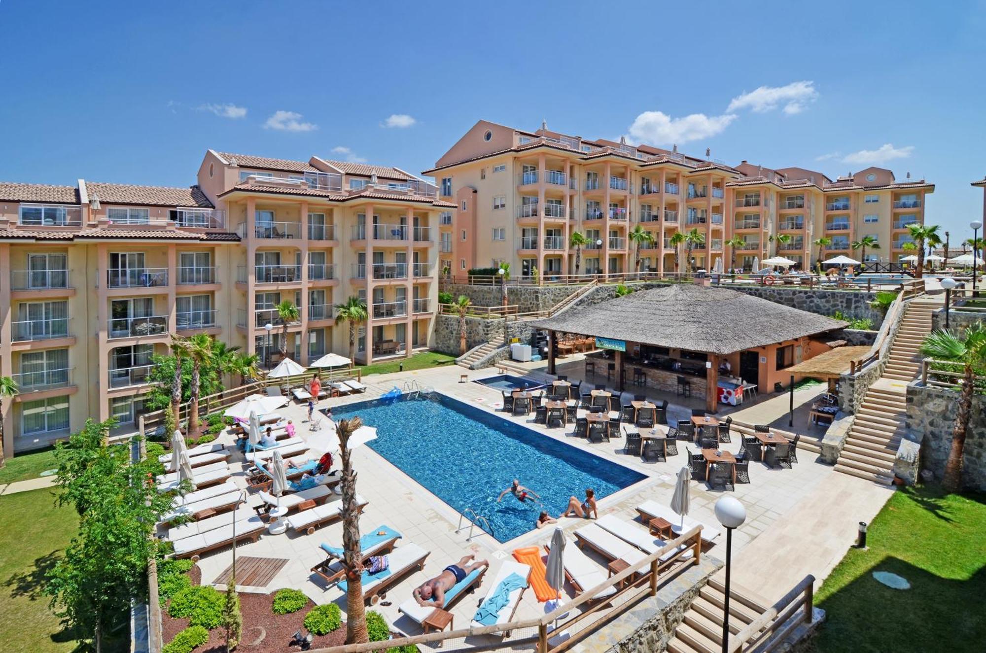 Unique Residence Hotel Golf And Spa Сёке Экстерьер фото
